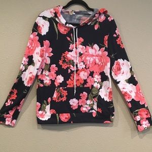 Lara Fashion Floral Hoodie, so comfy! Size Large